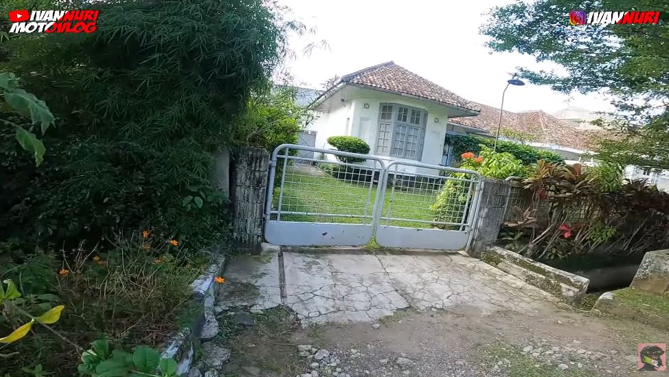 Sempat ikonik banget gegara film Dilan 1990, begini 9 potret penampakan rumah Milea di Bandung