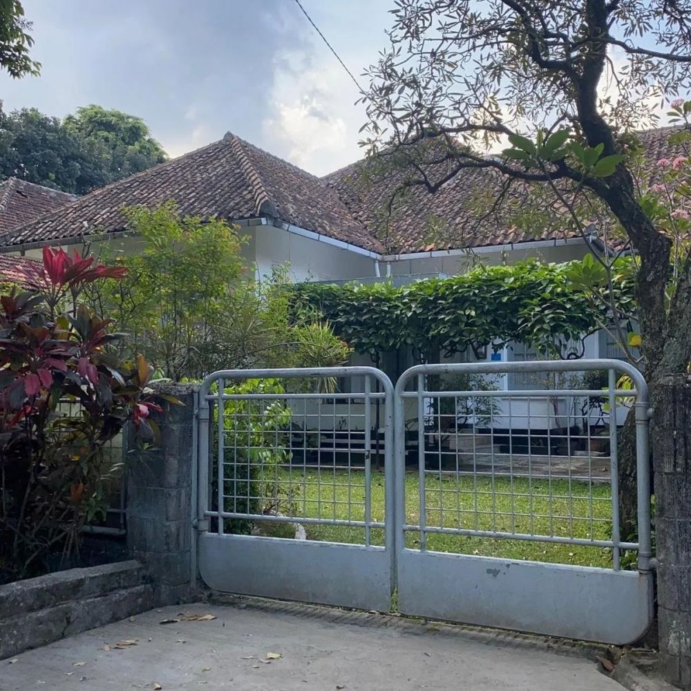 Sempat ikonik banget gegara film Dilan 1990, begini 9 potret penampakan rumah Milea di Bandung