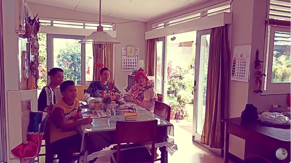 Sempat ikonik banget gegara film Dilan 1990, begini 9 potret penampakan rumah Milea di Bandung