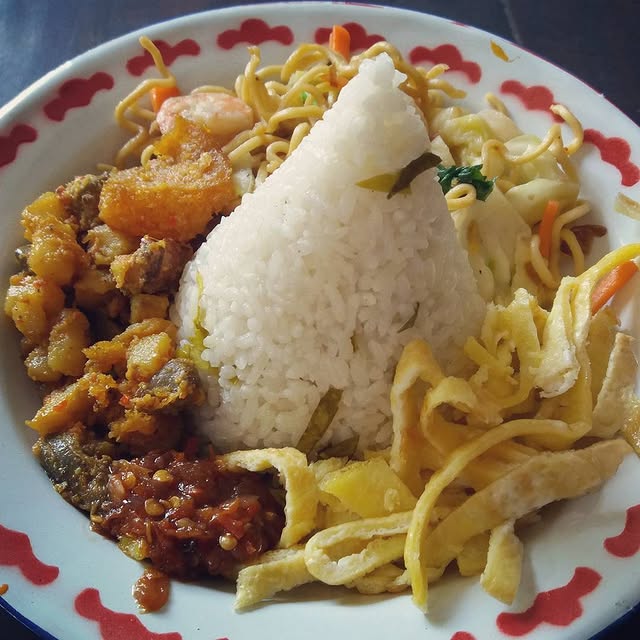 20 Resep nasi uduk ala rumahan, gurih, enak, sederhana, dan praktis