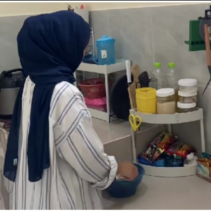 Wanita ini pamer dapurnya yang unik tanpa pasang wastafel, 9 potretnya malah tuai nyinyiran