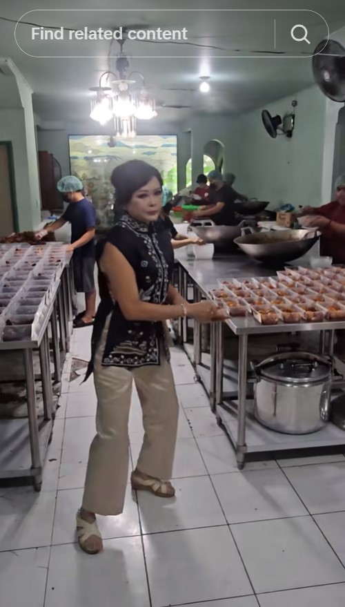 Dicibir gegara kue jualannya kurang higienis, begini 9 potret dapur Ci Mehong yang bikin salah fokus