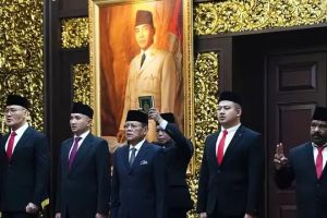 Pemerintah perlu mengerem penambahan staf khusus saat efisiensi anggaran, dinilai tidak elok