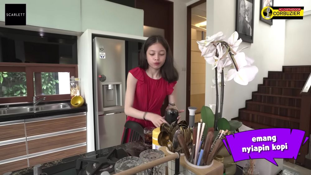 Dulu jadi pesulap dibayar Rp 50 ribu kini punya hunian megah, ini 9 potret dapur rumah Deddy Corbuzier