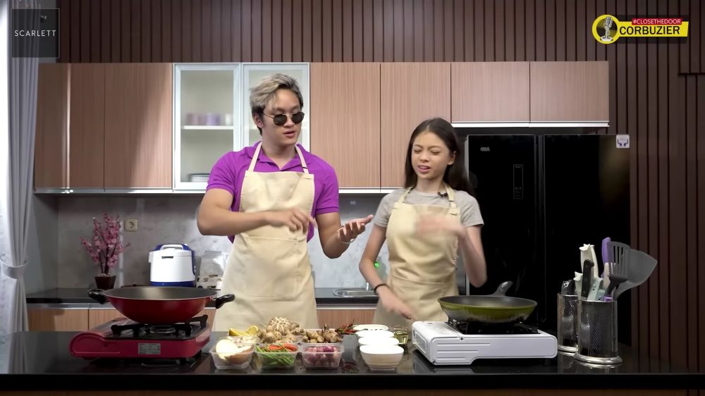 Dulu jadi pesulap dibayar Rp 50 ribu kini punya hunian megah, ini 9 potret dapur rumah Deddy Corbuzier