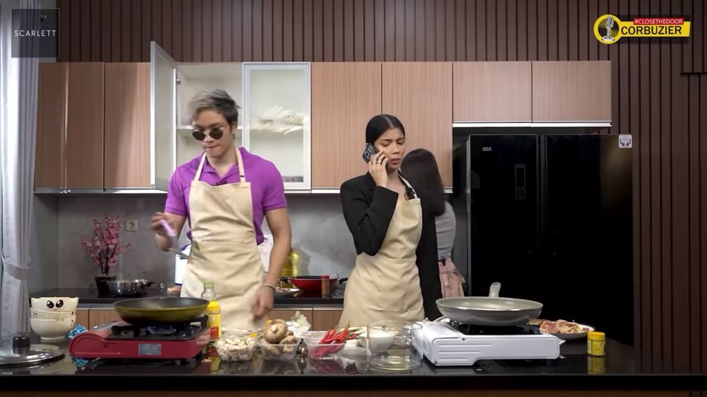 Dulu jadi pesulap dibayar Rp 50 ribu kini punya hunian megah, ini 9 potret dapur rumah Deddy Corbuzier