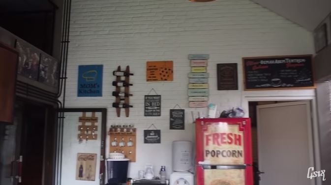 Artis tapi tak gengsi punya rumah mepet sawah, 9 potret dapur kayu Cella Kotak langsung hadap taman