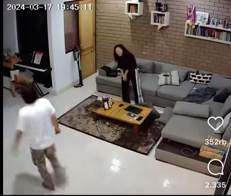 Ternyata mirip set lokasi syuting serial Malam Minggu Miko, ini 11 potret ruang tamu Hesti Purwadinata