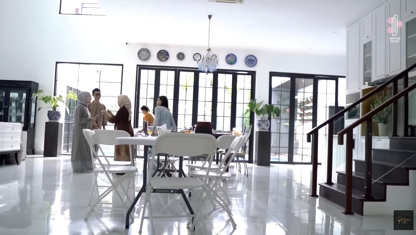 dapur orang tua Rossa di Sumedang © YouTube