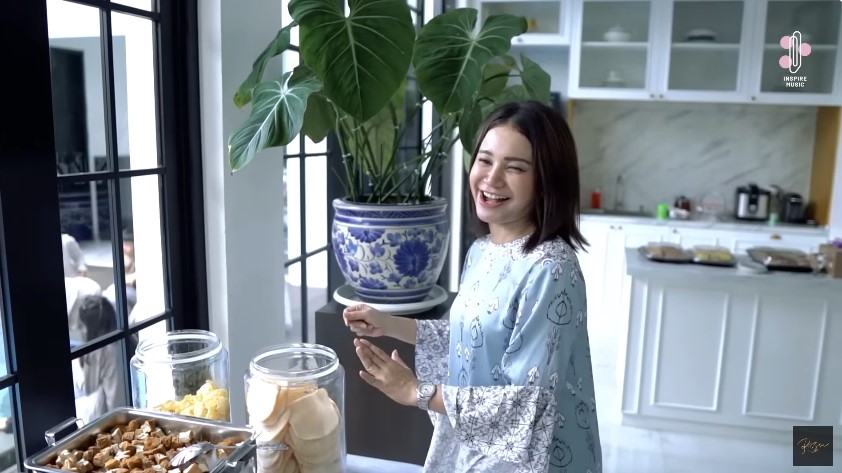 dapur orang tua Rossa di Sumedang © YouTube