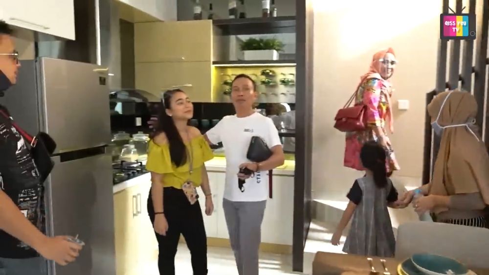 Ayu Ting Ting beri Assyifa Nuraini rumah Rp 2,5 M, 9 potret dapurnya punya fasilitas lengkap modern