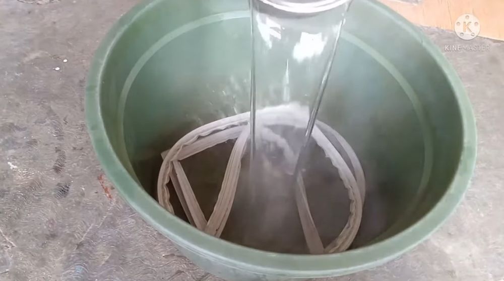 Trik jitu memperbaiki karena pintu kulkas kaku dan tak rapat ini ampuh cuma pakai 1 bahan sederhana