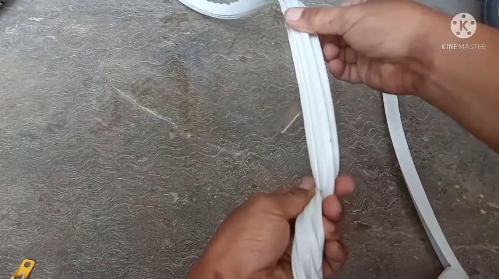 Trik jitu memperbaiki karena pintu kulkas kaku dan tak rapat ini ampuh cuma pakai 1 bahan sederhana