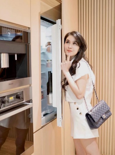 Ada private bar di rumah kisaran Rp271 M, 11 potret dapur Sandra Dewi ini mewah tapi tak dipakai masak