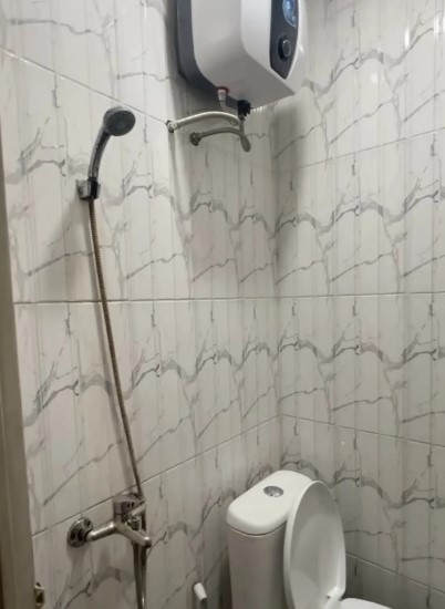 Renovasi bangunan tua untuk bisnis, intip 11 potret kos-kosan minimalis Tya Ariestya di Karawang