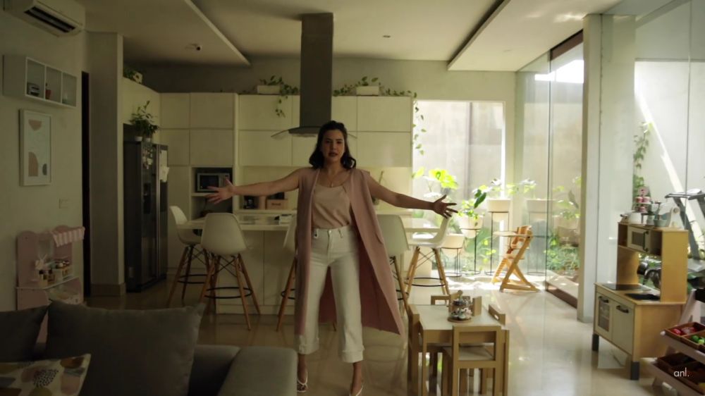 Didesain ada ruang 'masak' khusus anak, 11 potret dapur Alice Norin ini bikin emak-emak mupeng