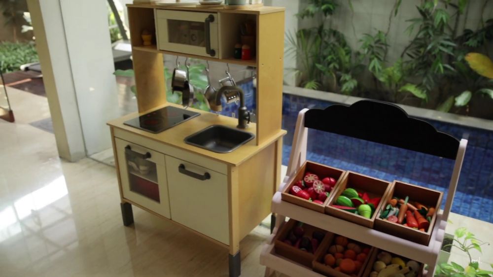 Didesain ada ruang 'masak' khusus anak, 11 potret dapur Alice Norin ini bikin emak-emak mupeng