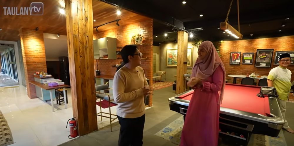 9 Potret dapur kantor Baim Wong ini berdinding bata, dibangun di atas tanah seluas 1 hektar