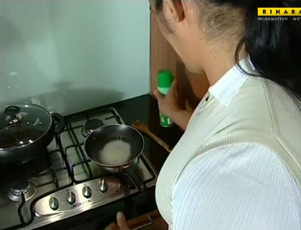 Punya otot kekar ternyata jago masak, intip 9 potret dapur mungil Ade Rai, perabotannya lengkap pol