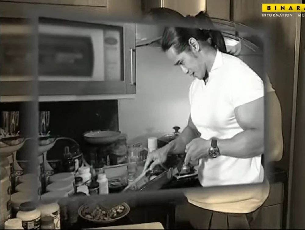 Punya otot kekar ternyata jago masak, intip 9 potret dapur mungil Ade Rai, perabotannya lengkap pol