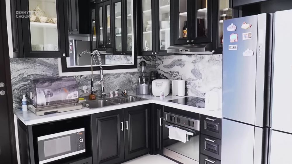 11 Potret rumah Nikita Mirzani, marmer seharga Rp700 juta untuk tangga bikin geleng kepala