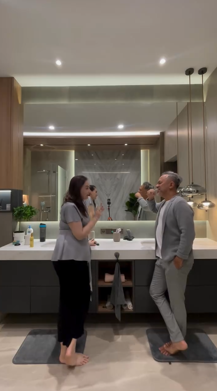 Punya hunian bergaya tropis seharga Rp 24 M, intip 11 potret kamar tidur Mona Ratuliu