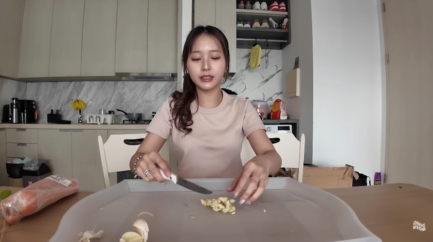 Mulai belajar masak usai menikah, 9 potret dapur Nita Vior meski mungil perabotannya modern