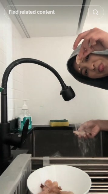 Sukses jadi artis kini Arafah Rianti beli rumah cash Rp 4 M, 9 potret dapurnya minimalis serba putih