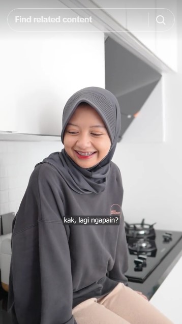 Sukses jadi artis kini Arafah Rianti beli rumah cash Rp 4 M, 9 potret dapurnya minimalis serba putih