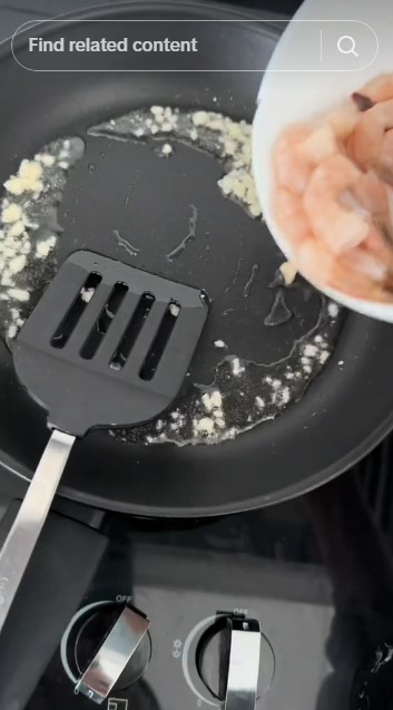 Sukses jadi artis kini Arafah Rianti beli rumah cash Rp 4 M, 9 potret dapurnya minimalis serba putih