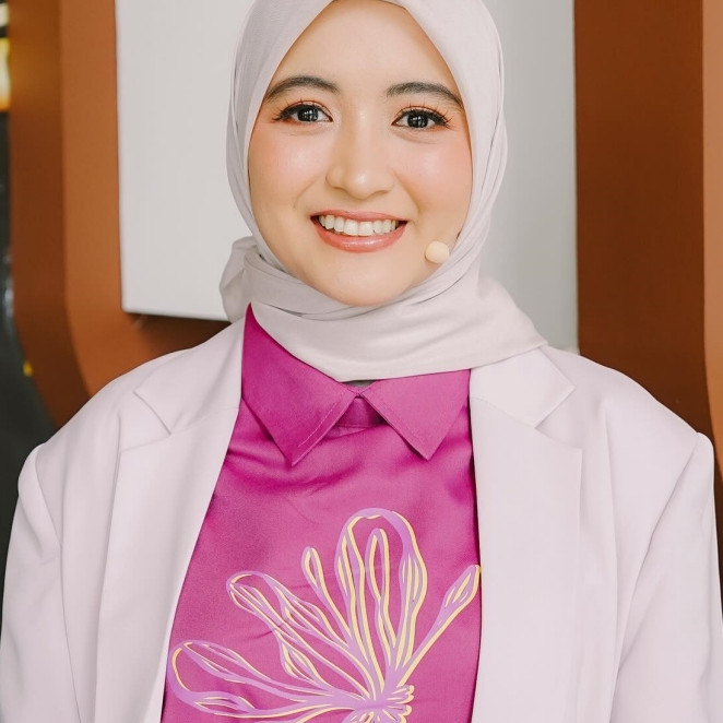 Sukses jadi artis kini Arafah Rianti beli rumah cash Rp 4 M, 9 potret dapurnya minimalis serba putih