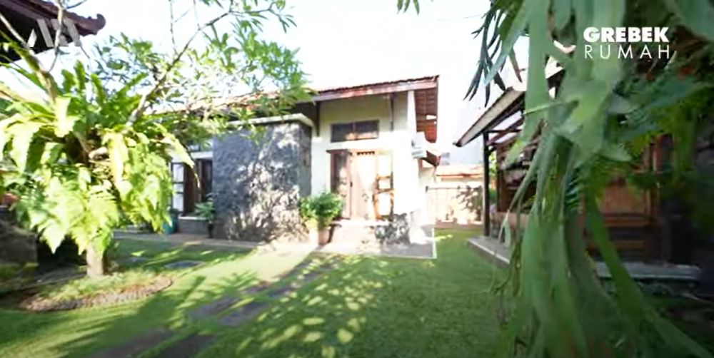 Dihuni sejak 90-an, 11 potret dapur di rumah Rieke Diah Pitaloka ini punya dua konsep unik