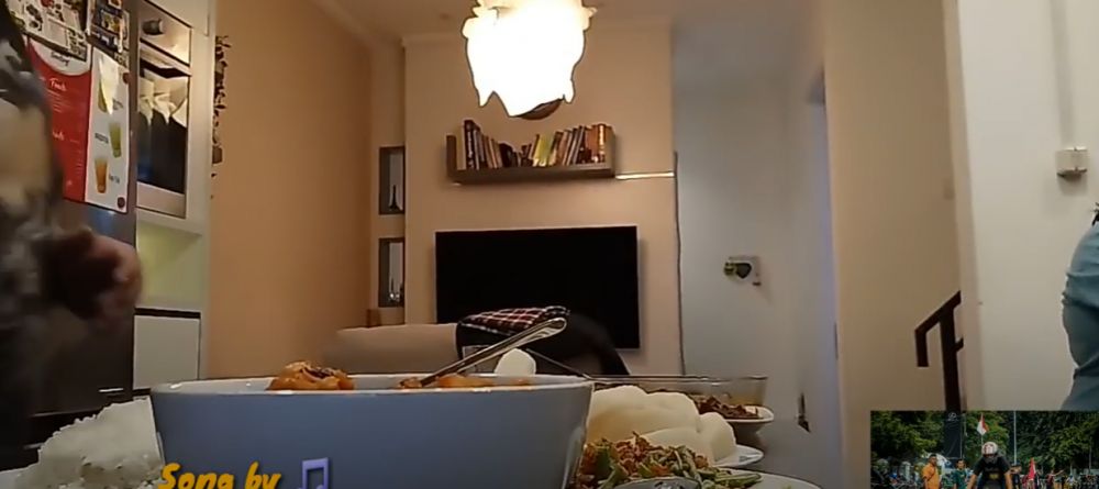 Penuh barang tapi tetap rapi tak sumpek, 9 potret dapur Virgoun ini jauh dari kata mewah