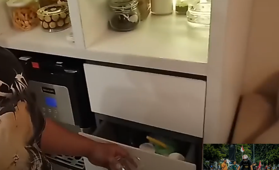 Penuh barang tapi tetap rapi tak sumpek, 9 potret dapur Virgoun ini jauh dari kata mewah