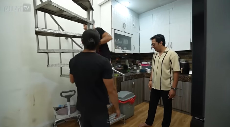 Tinggal satu rumah dengan dua konsep dekorasi berbeda, intip 10 potret dapur Rizki dan Ridho D'Academy
