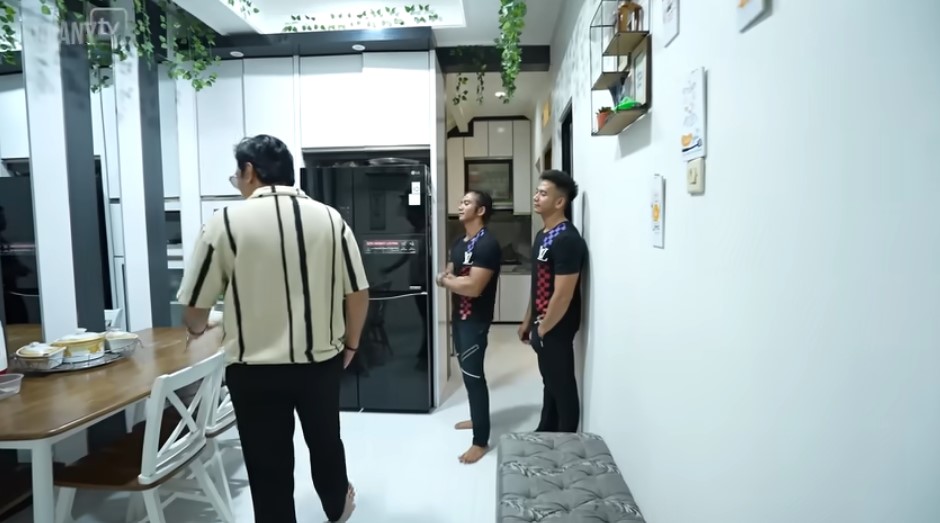 Tinggal satu rumah dengan dua konsep dekorasi berbeda, intip 10 potret dapur Rizki dan Ridho D'Academy