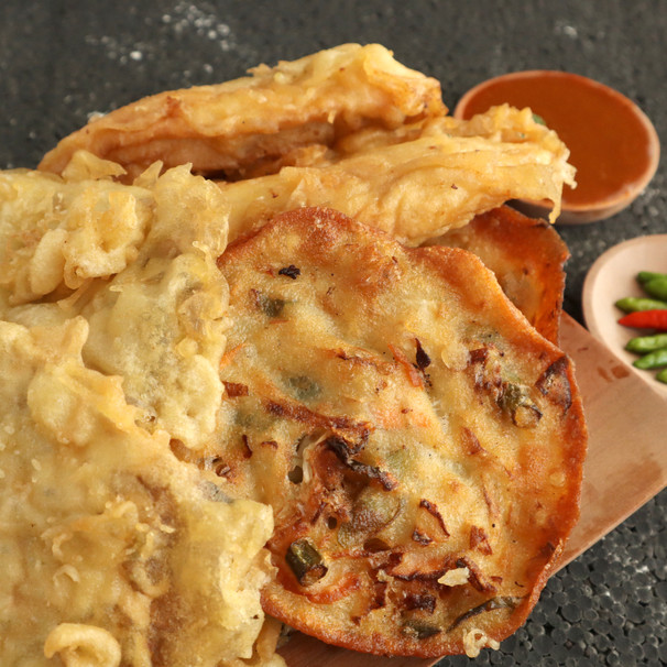 Resep gorengan renyah untuk buka puasa, pisang goreng, tahu isi, dan bakwan