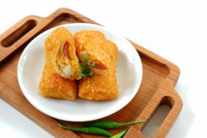 Resep risol mayo, camilan gurih isi mayones dan daging asap