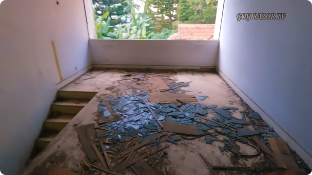 Terbengkalai selama 15 tahun lebih, intip 10 potret rumah Asmuni "Srimulat”, kondisinya memprihatinkan