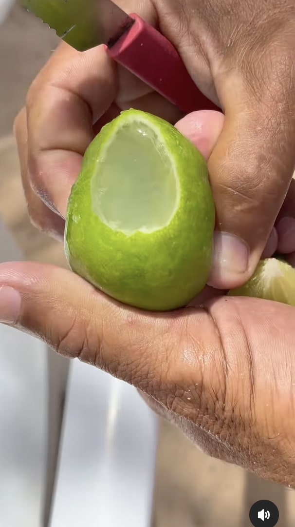 Tak usah dibelah, pria ini punya trik cerdas jeruk nipis menghasilkan banyak air