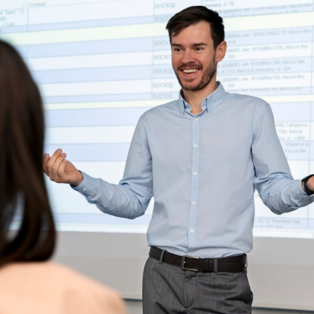 30 Pantun lucu penutup presentasi dan nggak garing, bikin audiens terkesan