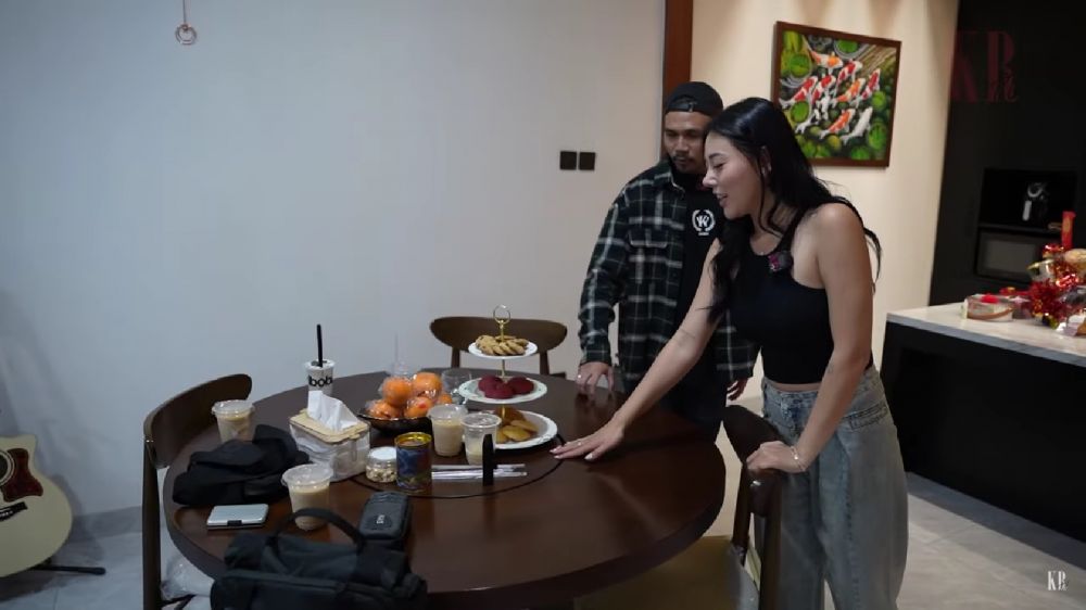 9 Potret dapur Wendy Walters interiornya elegan, punya ruang rahasia yang bikin penasaran