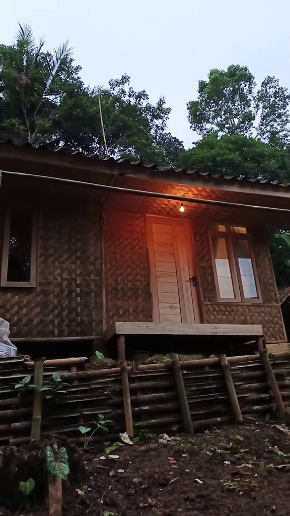 Dari luar seram dan jadul, 9 potret gubuk ini dalamnya ciamik tak kalah dari rumah kompleks elit