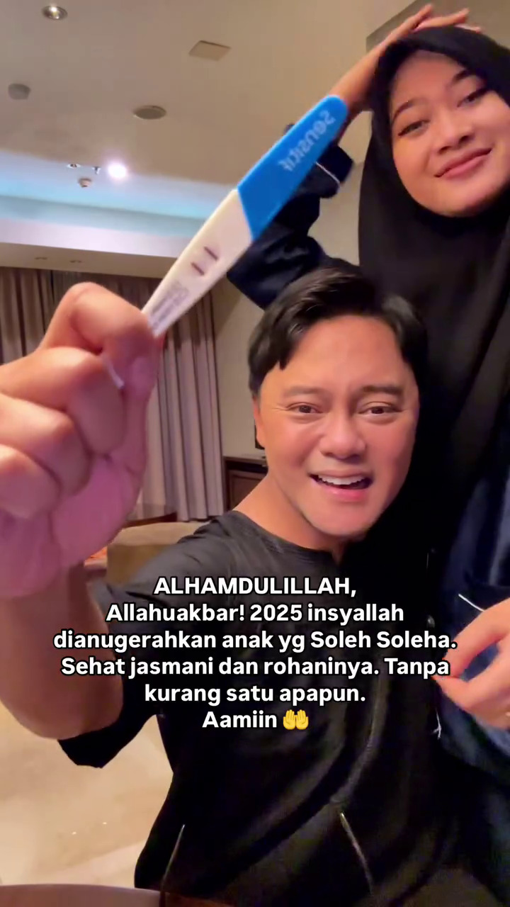 Penantian selama tiga tahun, ini 9 momen haru Danang DA saat mengetahui sang istri hamil anak pertama