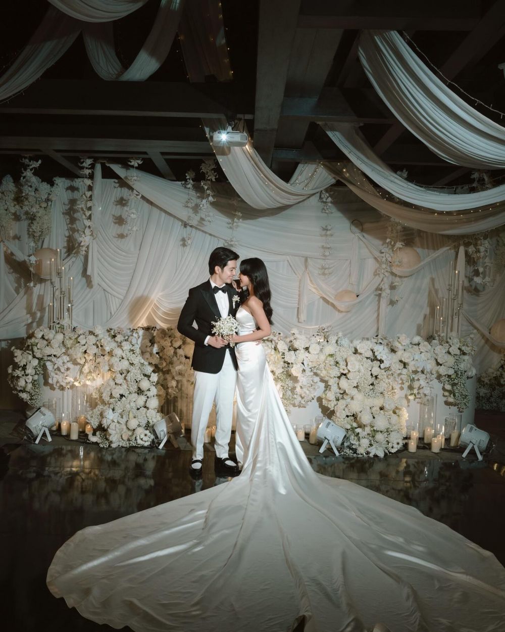 11 Penampilan Shenina Cinnamon dari lamaran sampai after party, gaun mininya bikin salah fokus