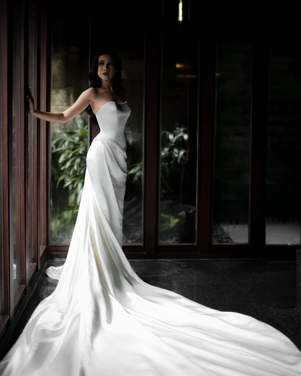 11 Penampilan Shenina Cinnamon dari lamaran sampai after party, gaun mininya bikin salah fokus