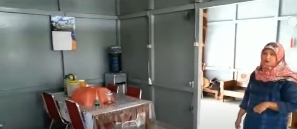 Hunian jebolan Indonesian Idol ini ternyata berdinding kayu, intip 11 potret rumahnya di Singkawang