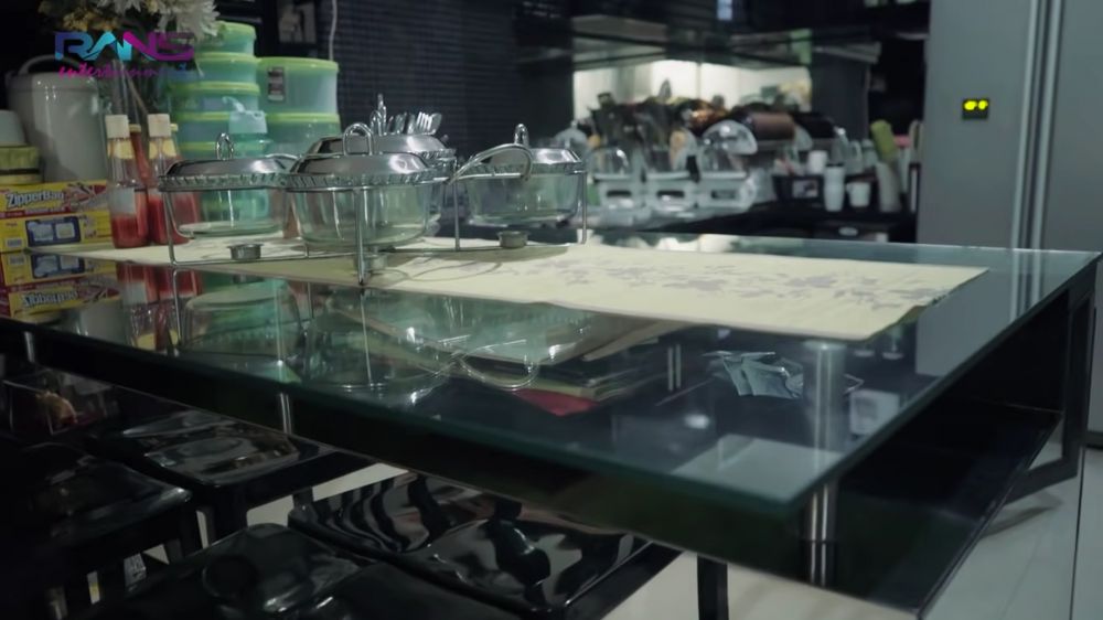  Dulu hidup susah kini punya tempat masak megah, ini 8 potret dapur Soimah yang jarang dipakai