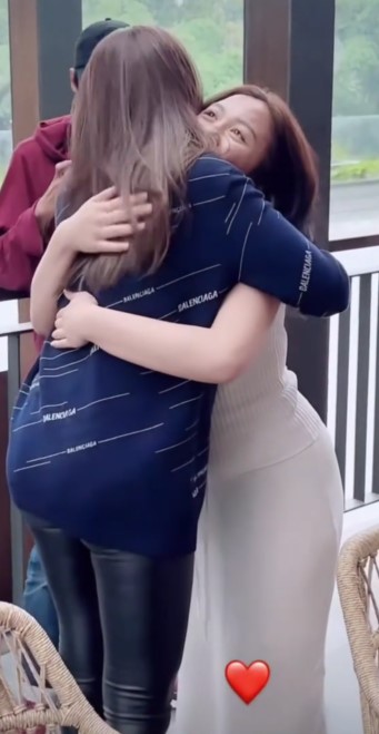 Perseteruan ibu dan anak berakhir, 7 momen Lolly berpelukan dengan Nikita Mirzani ini bikin terenyuh