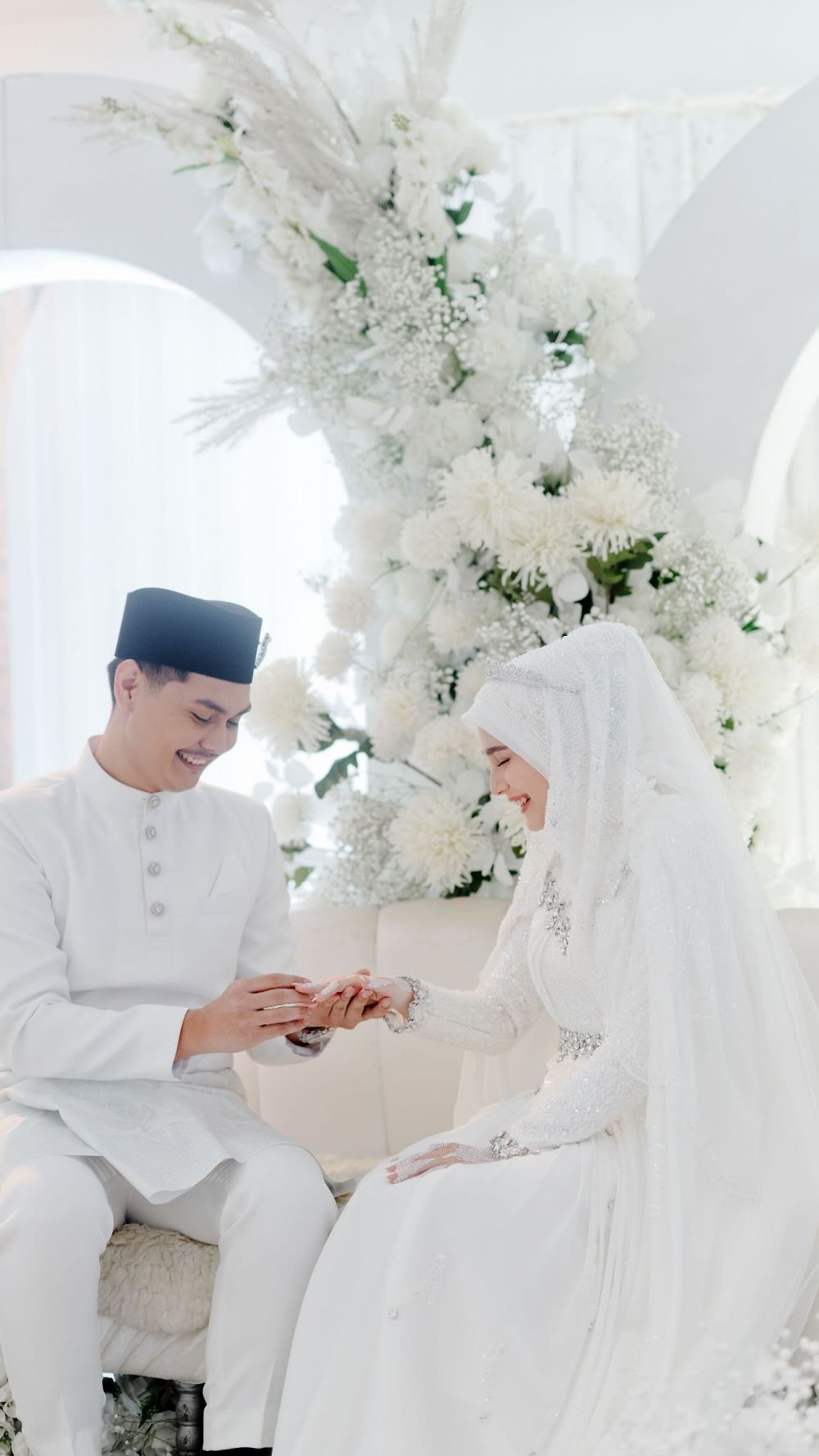 Lepas status janda usai 5 bulan cerai dari Aditya Zoni, ini 9 momen pernikahan kedua Yasmine Ow